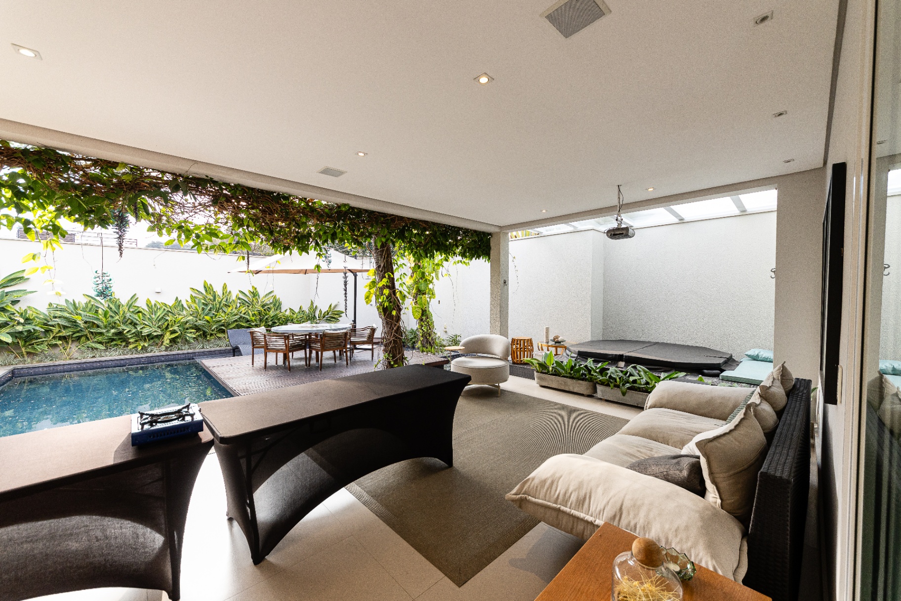 Lounge preparado para receber empresas com estrutura premium